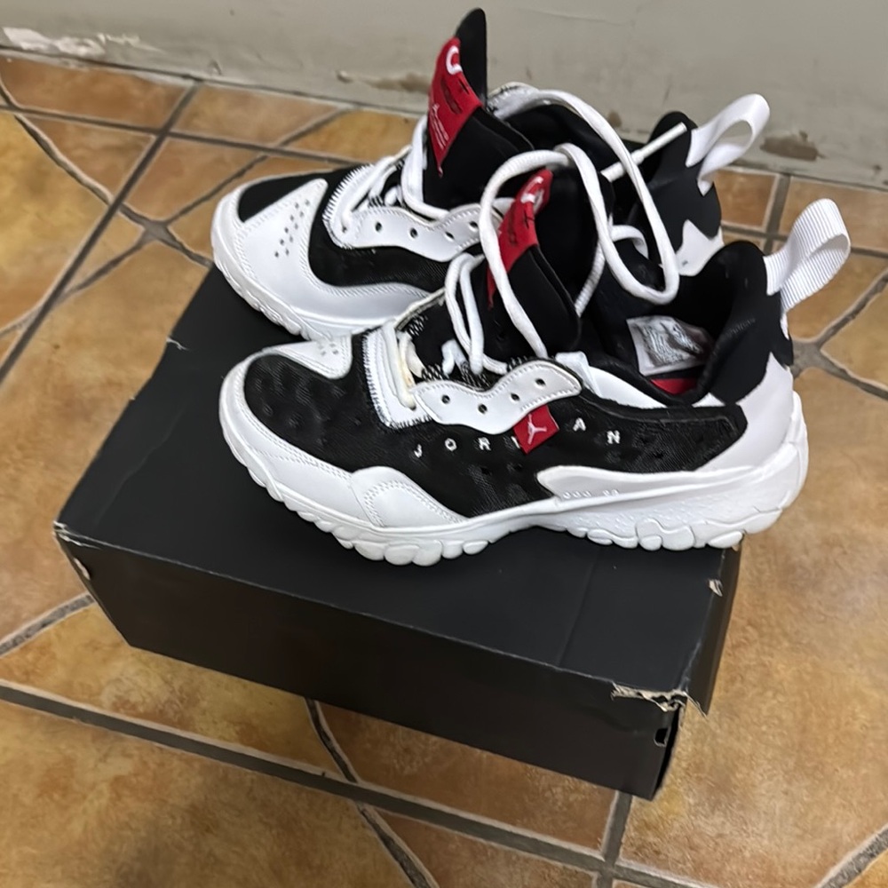 Jordan delta 2 Black and White Sneakers